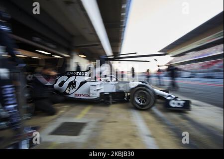 Daniil Kvyat di Russia guida la (26) Scuderia AlphaTauri Honda durante il terzo giorno di Formula 1 Winter Testing al circuito di Barcellona-Catalunya il 21 febbraio 2020 a Barcellona, Spagna. (Foto di Jose Breton/Pics Action/NurPhoto) Foto Stock