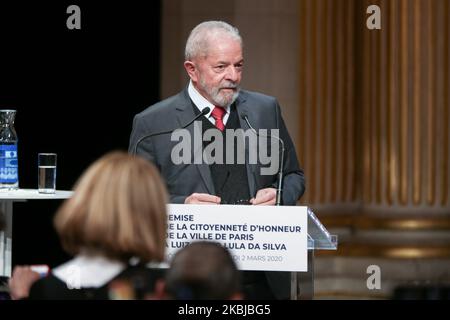 L'ex presidente brasiliano Luiz Inacio Lula da Silva parla durante una cerimonia al municipio di Parigi, il 2 marzo 2020, durante la quale è stato nominato cittadino onorario della città di Parigi. (Foto di Michel Stoupak/NurPhoto) Foto Stock