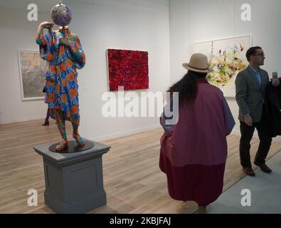 I visitatori dell'Armory Show 2020, una fiera internazionale dell'arte, apre le sue porte il 5 marzo per la sua 26th edizione al Pier 94 e 90, nonostante la paura del coronavirus di New York a Manhattan, New York, USA, il 5 marzo 2020. (Foto di Selcuk Acar/NurPhoto) Foto Stock