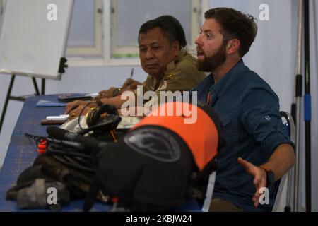 American wildlife biologist Forrest Galante (right) points the equipment he will use to catch a wild crocodile caught in motorcycle tires to officers at the Central Sulawesi BKSDA Office in Palu, Central Sulawesi, Indonesia, on Wednesday 11 March 2020. Forrest Galante's arrival in Sulawesi Central to assist the Central Sulawesi BKSDA Wildlife Management Task Force in a rescue mission for wild crocodiles caught by motorcycle tires in the Palu River has not been captured yet. (Photo by Mohamad Hamzah/NurPhoto) Stock Photo