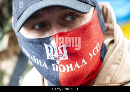 I veterani ucraini del conflitto militare nelle regioni orientali dell'Ucraina, i volontari e la gente comune prendono parte alla "marcia dei patrioti" nel centro di Kyiv, Ucraina, 14 marzo 2020, in occasione della Giornata dei volontari. (Foto di Maxym Marusenko/NurPhoto) Foto Stock