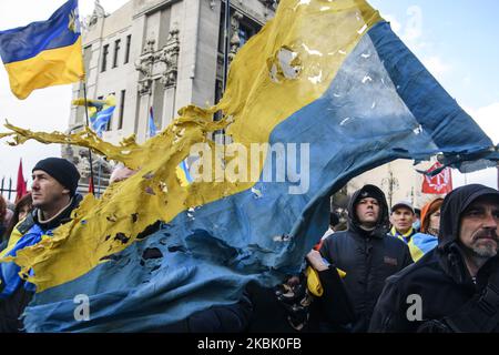 I veterani ucraini del conflitto militare nelle regioni orientali dell'Ucraina, i volontari e la gente comune prendono parte alla "marcia dei patrioti" nel centro di Kyiv, Ucraina, 14 marzo 2020, in occasione della Giornata dei volontari. (Foto di Maxym Marusenko/NurPhoto) Foto Stock