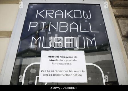 Il Museo del flipper di Cracovia è chiuso per i visitatori a causa della diffusione del coronavirus. Cracovia, Polonia, il 14 marzo 2020. Il primo ministro polacco ha introdotto una minaccia allo stato di epidemia, in vigore da sabato, che includerà controlli alle frontiere del paese e restrizioni imposte a servizi quali musei, ristoranti, pub e centri commerciali. (Foto di Beata Zawrzel/NurPhoto) Foto Stock