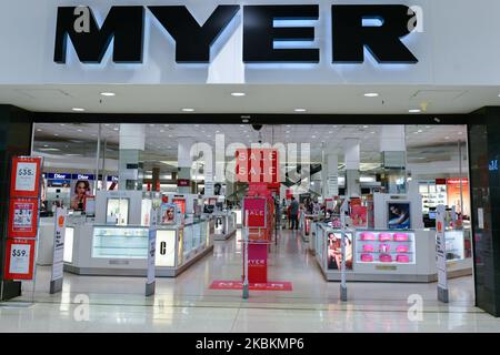 Il grande magazzino Myer di Roseland viene visto dopo che è stato annunciato di chiudere tutti i loro negozi per quattro settimane, il 29 marzo 2020 a Sydney, Australia. In una dichiarazione ai clienti Myer One, Myer ha affermato che la salute e il benessere dei clienti, dei membri del team, delle loro famiglie e delle comunità più ampie in cui operiamo rimangono la priorità assoluta di Myer. Pertanto, Myer chiuderà temporaneamente tutti i negozi dalla chiusura della domenica (ora locale) del 29 marzo 2020, per un periodo iniziale di quattro settimane fino al 27 aprile 2020, per evitare la diffusione di COVID-19. Myer continuerà a gestire tutte le attività online Foto Stock