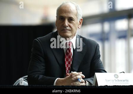 Ex segretario del governatore Larry Schwartz a New York, Stati Uniti, il 30 marzo 2020. IL corpo degli ingegneri DELL'esercito DEGLI STATI UNITI completa un ospedale da campo temporaneo al Centro Congressi Jacob K. Javits mentre il coronavirus continua a diffondersi il 30 marzo 2020 a New York City. Il corpo militare degli ingegneri ha costruito l'ospedale temporaneo con quasi 2.000 posti letto nel centro congressi per servire i pazienti che non cercano cure mediche per coronavirus (COVID-19) (Foto di John Lamparski/NurPhoto) Foto Stock