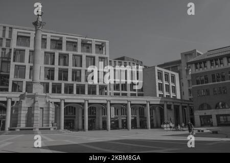 Vista di una vicina Piazza Paternoster vuota, vicino alla Cattedrale di St Pauls, Londra il 10 aprile 2020, durante la pandemia del romanzo coronavirus COVID-19. Gli eventi pubblici di Pasqua sono stati annullati in tutto il paese, con il governo che esorta il pubblico a rispettare le misure di blocco celebrando la vacanza nelle loro case. Oltre 1,5 milioni di persone in tutto il mondo sono state infettate dal coronavirus COVID-19, con oltre 7.000 decessi registrati nel Regno Unito. (Foto di Alberto Pezzali/NurPhoto) Foto Stock