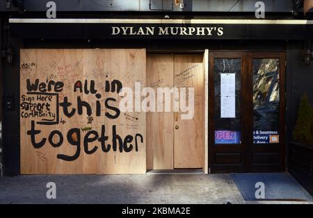 A boarded-up bar on Manhattan's Upper East Side, closed due to the coronavirus quarantine, bears supportive messages from locals, on April 11, 2020 in New York, US. (Photo by B.A. Van Sise/NurPhoto) Stock Photo