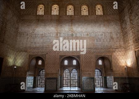 La Sala degli Ambasciatori senza persone all'Alhambra il 17 aprile 2020 a Granada, Spagna. L'Alhambra è il monumento più visitato in Spagna ed è tra le più grandi destinazioni turistiche d'Europa, ora è chiuso a causa del blocco ordinato per combattere la diffusione del romanzo Coronavirus COVID-19. (Foto di Fermin Rodriguez/NurPhoto) Foto Stock