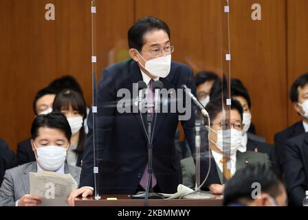 Tokyo, Giappone. 4th Nov 2022. Il primo ministro giapponese Fumio Kishida risponde a una domanda alla sessione del comitato per la salute, il lavoro e il welfare della Camera bassa alla Dieta Nazionale di Tokyo venerdì 4 novembre 2022. Credit: Yoshio Tsunoda/AFLO/Alamy Live News Foto Stock