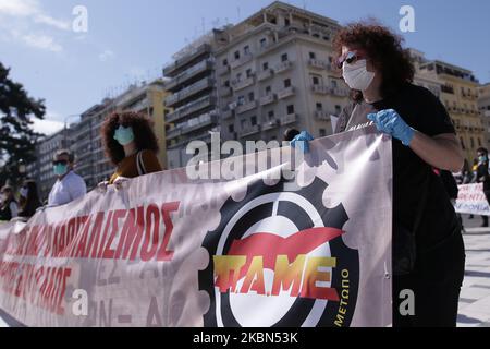 Manifestazione dei membri comunisti del sindacato P.A.M.E a Salonicco che segna la Giornata di maggio, all'età di Coronavirus, il 01 maggio. 2020. (Foto di Achilleas Chiras/NurPhoto) Foto Stock