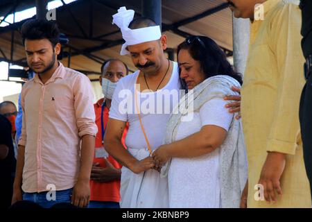 Brother and wife of Colonel. Ashutosh Sharma reacts during the funeral ceremony of the martyr , who was among five security personnel martyred during an encounter with militants at Handwara ( in North Kashmir ), in Jaipur, Rajasthan, India , May 05,2020. (Photo by Vishal Bhatnagar/NurPhoto) Stock Photo