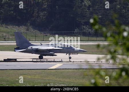 Corea del Sud gli Airfighters volano e atterrano il loro trivello annuale sul cielo in Corea del Sud, a Yecheon, il 6 maggio 2020. La Corea del Nord sembra essere prossima al completamento di un impianto missilistico balistico con la capacità di testare-fuoco missili balistici intercontinentali, un esperto con un think tank USA ha detto Martedì. (Foto di Seung-il Ryu/NurPhoto) Foto Stock