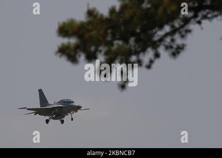 Corea del Sud gli Airfighters volano e atterrano il loro trivello annuale sul cielo in Corea del Sud, a Yecheon, il 6 maggio 2020. La Corea del Nord sembra essere prossima al completamento di un impianto missilistico balistico con la capacità di testare-fuoco missili balistici intercontinentali, un esperto con un think tank USA ha detto Martedì. (Foto di Seung-il Ryu/NurPhoto) Foto Stock