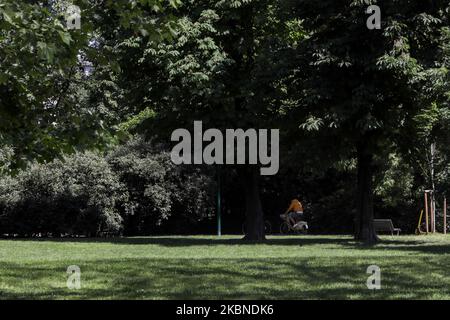 Vista generale del Parco Sempione Milano dopo l'allentamento del blocco, 07 maggio 2020. (Foto di Mairo Cinquetti/NurPhoto) Foto Stock