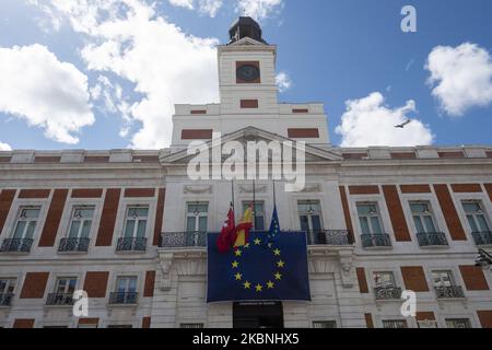 Piazza Puerta del Sol durante il 57th° giorno dello stato di emergenza causato dall'attuale epidemia di Coronavirus Covid-19 il 10 maggio 2020 a Madrid, Spagna. Le restrizioni sono state attenuate, permettendo di camminare e lo sport per fasce orarie ed età. (Foto di Oscar Gonzalez/NurPhoto) Foto Stock