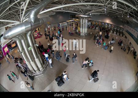 Vista dell'aeroporto di Humberto Delgado, chiamato anche aeroporto di Lisbona, a Lisbona, Portogallo, il 18 aprile 2014. È il più grande aeroporto del Portogallo e uno dei più grandi del sud Europa, e funge da hub DI TAP Air Portugal. (Foto di Oscar Gonzalez/NurPhoto) Foto Stock