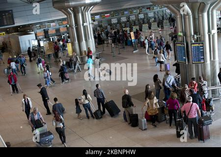 Vista dell'aeroporto di Humberto Delgado, chiamato anche aeroporto di Lisbona, a Lisbona, Portogallo, il 18 aprile 2014. È il più grande aeroporto del Portogallo e uno dei più grandi del sud Europa, e funge da hub DI TAP Air Portugal. (Foto di Oscar Gonzalez/NurPhoto) Foto Stock