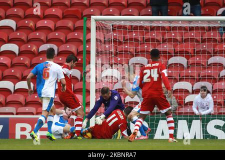 Paul Robinson di Blackburn Rovers salva da Emmanuel Ledesma di Middlesbrough durante la partita del campionato Sky Bet tra Middlesbrough e Blackburn Rovers al Riverside Stadium di Middlesbrough sabato 8th febbraio 2014. (Foto di Mark Fletcher/MI News/NurPhoto) Foto Stock