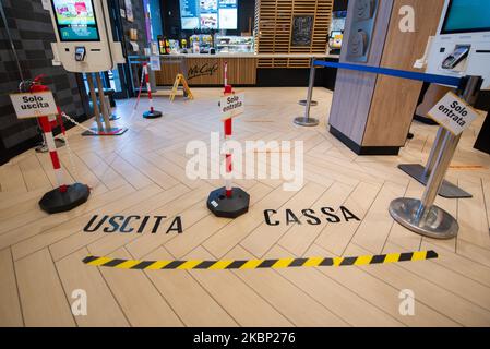 I ristoranti riaprono e tornano al lavoro a l'Aquila il 19 maggio 2020. L’Italia sta lentamente sollevando le restrizioni sanitarie dopo un blocco di due mesi del coronavirus. (Foto di Lorenzo di Cola/NurPhoto) Foto Stock