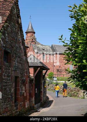 Collonges la Rouge (sud della Francia): Etichettato come uno dei 'più bei villaggi di Francia', il villaggio è stato costruito sulla linea di faglia di Meyssac. Il Foto Stock