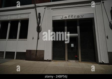 Una vista di Jeffrey Store durante la pandemia di coronavirus il 20 maggio 2020 a New York City. Il COVID-19 si è diffuso nella maggior parte dei paesi del mondo, mietendo oltre 316.000 vittime e riportando oltre 4,8 milioni di infezioni. Nordstrom chiude i suoi tre negozi specializzati di abbigliamento Jeffrey. (Foto di John Nacion/NurPhoto) Foto Stock