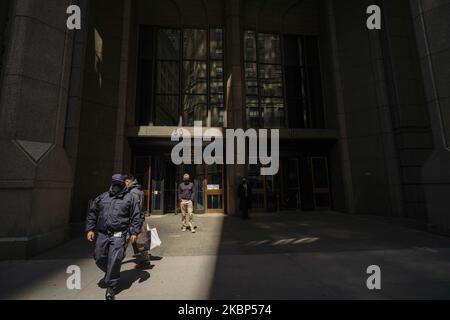 Una visione di Deutsche Bank durante la pandemia di coronavirus il 20 maggio 2020 a New York City. Il COVID-19 si è diffuso nella maggior parte dei paesi del mondo, mietendo oltre 316.000 vittime e riportando oltre 4,8 milioni di infezioni. (Foto di John Nacion/NurPhoto) Foto Stock