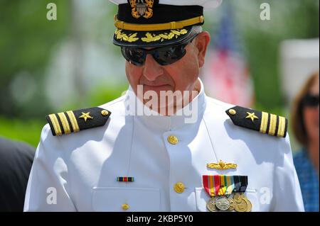 I membri del VFW Post 10380 onorano i soldati di mia e POW durante la cerimonia del Memorial Day 2019 al Veteran’s Park, lunedì 27 maggio 2019, a Cincinnati, Ohio, Stati Uniti. (Foto di Jason Whitman/NurPhoto) Foto Stock