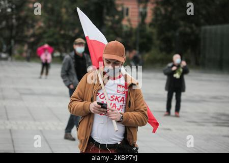 La gente protesta contro la censura a Wroclaw, Polonia, il 23 maggio 2020. Per la terza volta a Wroclaw è stata organizzata una passeggiata contro la situazione politica del paese. Questa volta il principale oggetto dell'opposizione era la censura. (Foto di Krzysztof Zatycki/NurPhoto) Foto Stock