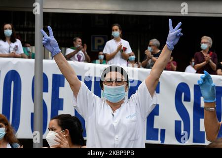 Gli operatori sanitari si sono mobilitati in modo che la fase post-conviviale non li lasci nell'oblio al di fuori dell'ospedale 12 de Octubre di Madrid il 25th maggio 2020. (Foto di Juan Carlos Lucas/NurPhoto) Foto Stock