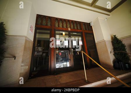 Una vista di St. Malachy's - la Cappella degli attori durante la pandemia di coronavirus il 27 maggio 2020 a New York City. Le linee guida del governo incoraggiano a indossare una maschera in pubblico con un forte allontanamento sociale in vigore, in quanto tutti i 50 stati negli Stati Uniti hanno iniziato un graduale processo di riapertura lenta dopo settimane di rimani a casa misure per rallentare la diffusione del COVID-19. Il presidente Trump ha ordinato agli stati di aprire le chiese. (Foto di John Nacion/NurPhoto) Foto Stock