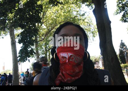 Black Lives Matter, Philly Real Justice e migliaia di Filadelfisti si sono radunati sui gradini del Philadelphia Art Museum prima di difendersi in Center City per chiedere giustizia a George Floyd, Quattrocento anni di vittime di oppressione sistematica e di violenza e, in ultima analisi, per la propria vita e per quella dei loro figli a Filadelfia, PA, il 30 maggio 2020. (Foto di Cory Clark/NurPhoto) Foto Stock