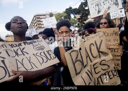 Dimostrazione di rifiuto dell'assassinio di George Floyd davanti al consolato degli Stati Uniti a Barcellona. I manifestanti sono venuti con maschere e hanno letto slogan come 'No justice no peace' e 'i CAN't breathe' a Barcellona, Catalogna, Spagna, il 1 giugno 2020. (Foto di Albert Llop/NurPhoto) Foto Stock