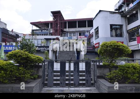 Tutti i negozi, i centri commerciali e i negozi di marca intorno al marg di durbar sono stati chiusi durante il blocco in corso a livello nazionale per preoccupazioni circa la diffusione del coronavirus (COVID-19) a Kathmandu, Nepal Mercoledì, 03 giugno 2020. (Foto di Narayan Maharjan/NurPhoto) Foto Stock