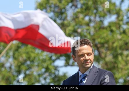 Rafal Trzaskowski il candidato al Presidente della Polonia e Sindaco di Varsavia è stato visto a Danzica (Polonia) il 4 giugno 2020 Trzaskowski si è recato a Danzica il 31st° anniversario delle prime elezioni parzialmente libere in Polonia il 4th giugno 1989, e di fatto ha iniziato la sua campagna elettorale. Le elezioni presidenziali si terranno in Polonia il 28th giugno. (Foto di Michal Fludra/NurPhoto) Foto Stock