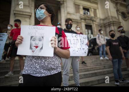 La gente protesta contro l'esame finale del liceo 2020 e il Ministro italiano dell'Istruzione, Lucia Azzolina, presso il Ministero italiano dell'Istruzione, Roma, 04 giugno 2020 (Foto di Christian Minelli/NurPhoto) Foto Stock