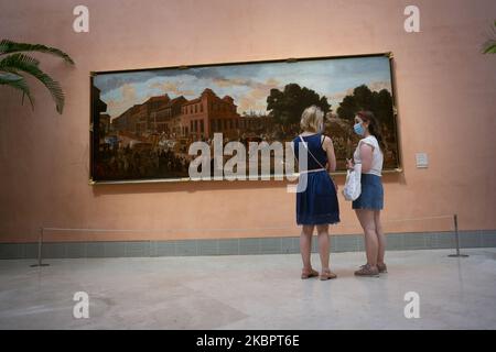 (SOLO NOTIZIE EDITORIALI - RIGOROSAMENTE NESSUN USO COMMERCIALE O DI MERCHANDISING) persone durante la riapertura parziale del Museo Nacional Thyssen-Bornemisza, dopo la sua chiusura a marzo a causa della pandemia del Covid-19, il 06 giugno 2020 a Madrid, Spagna. Un massimo di 30 persone (30%) alla volta sono ora autorizzate a vedere l'iconico dipinto anti-guerra di Picasso che raffigura il bombardamento del 1937 della città basca di Guernica durante la guerra civile spagnola. (Foto di Oscar Gonzalez/NurPhoto) Foto Stock