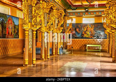 Interno del tempio indù di Arul Eswari Muthumariamman a Jaffna, Sri Lanka il 15 agosto 2017. (Foto di Creative Touch Imaging Ltd./NurPhoto) Foto Stock