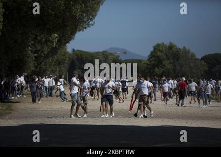 Gruppi neo-fascisti, estremisti e ultraisti provenienti dai club calcistici italiani dimostrano la gestione governativa dell'emergenza coronavirus. Al Circo massimo, Roma, 06 giugno 202 (Foto di Christian Minelli/NurPhoto) Foto Stock