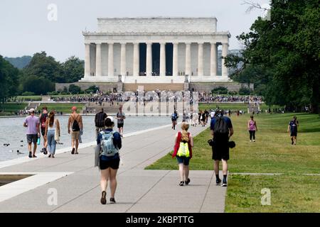I manifestanti si riuniscono al Lincoln Memorial per una protesta contro la disuguaglianza sistemica e la brutalità della polizia, il 6 giugno 2020. (Foto di Michael Candelori/NurPhoto) Foto Stock