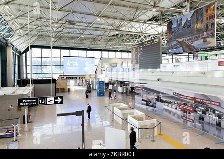 Vista sull'aeroporto internazionale di Roma Leonardo da Vinci. L'aeroporto torna lentamente alla normalità dopo che gli stati membri europei riaprono i loro confini il 7 giugno 2020 a Roma, Italia. (Foto di Matteo Trevisan/NurPhoto) Foto Stock