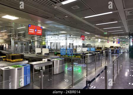 Closed gates at the international airport of Roma Leonardo Da Vinci. The airport is slowly come back to normality after the European Member states reopening their borders on June 7, 2020 in Rome, Italy. (Photo by Matteo Trevisan/NurPhoto) Stock Photo