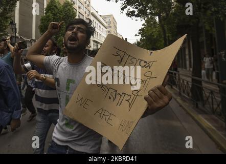 I migranti che vivono in Grecia partecipano a una protesta in occasione della Giornata Mondiale del Rifugiato ad Atene, in Grecia, 20 giugno 2020. (Foto di Dimitris Lampropoulos/NurPhoto) Foto Stock