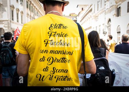 Manifestazione di animatori, arte e cultura in Piazza dei Santi Apostoli a Roma, Italia, il 27 giugno 2020 chiedendo un sostegno economico al governo a causa dell'epidemia di coronavirus. (Foto di Andrea Ronchini/NurPhoto) Foto Stock