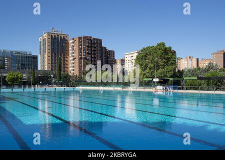 Vista della piscina del Centro Sportivo Municipale Vicente del Bosque, uno dei quali apre la Comunità da oggi, il 1 luglio 2020 a Madrid, Spagna. (Foto di Oscar Gonzalez/NurPhoto) Foto Stock