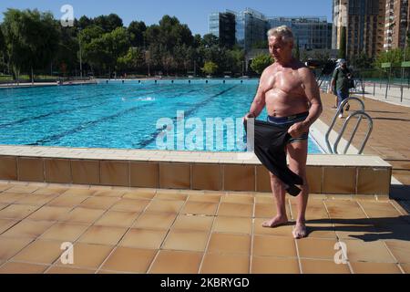 Vista della piscina del Centro Sportivo Municipale Vicente del Bosque, uno dei quali apre la Comunità da oggi, il 1 luglio 2020 a Madrid, Spagna. (Foto di Oscar Gonzalez/NurPhoto) Foto Stock