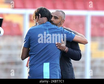 Simone Inzaghi allenatore della SS Lazio con Fabio Liverani allenatore della US Lecce durante la Serie A match tra US Lecce e SS Lazio il 7 luglio 2020 stadio 'via del Mare' a Lecce (Foto di Gabriele Maricchiolo/NurPhoto) Foto Stock
