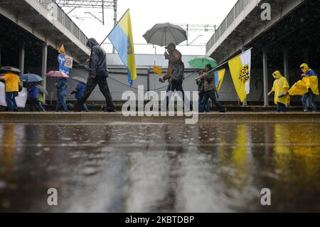 Attivisti visti durante l'edizione 14th della marcia per l'autonomia silesiana a Katowice, organizzata dal movimento per l'autonomia silesiana (polacco: Ruch Autonomii Slaska - RAS). A causa delle restrizioni del coronavirus, solo 150 persone hanno potuto partecipare a questa edizione di marzo di quest'anno. Giovedì 09 luglio 2020, a Katowice, slaskie Voivodato, Polonia. (Foto di Artur Widak/NurPhoto) Foto Stock