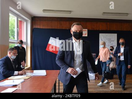 Il presidente polacco Andrzej Duda ha espresso il suo voto nel secondo turno delle elezioni presidenziali del 2020, a Cracovia domenica 12 luglio 2020, a Cracovia, Voivodato della Polonia minore, Polonia. (Foto di Artur Widak/NurPhoto) Foto Stock