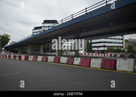 Vista del ponte che unisce le strade di Joaquin Costa e Francisco Silvela, che è stato chiuso dal comune di Madrid per demolizione a causa del 'rischio reale' che potrebbe crollare a causa dei danni strutturali che presenta, a Madrid, Spagna il 12 luglio 2020. (Foto di Oscar Gonzalez/NurPhoto) Foto Stock