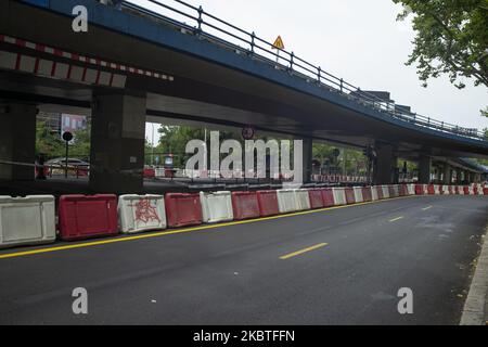 Vista del ponte che unisce le strade di Joaquin Costa e Francisco Silvela, che è stato chiuso dal comune di Madrid per demolizione a causa del 'rischio reale' che potrebbe crollare a causa dei danni strutturali che presenta, a Madrid, Spagna il 12 luglio 2020. (Foto di Oscar Gonzalez/NurPhoto) Foto Stock